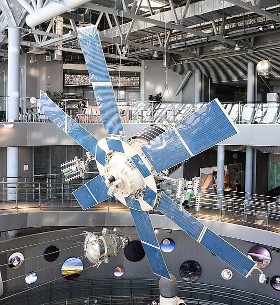Спутник «Молния-1» Спутник «Молния-1»