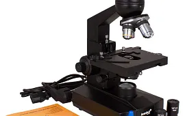 На что влияет угол между главными плоскостями поляризатора и анализатора?